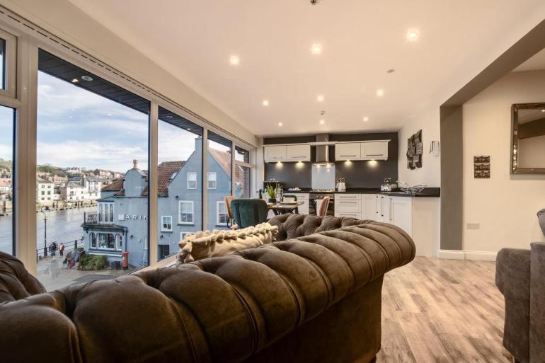 Number 3 Pier Road Apartment วิทบี ภายนอก รูปภาพ